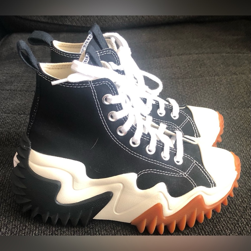 Converse women’s size 5 gently used